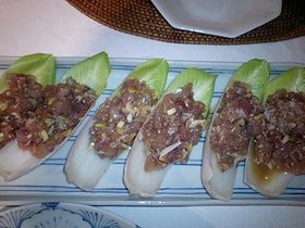 簡単♪いなだのたたき チコリボート乗せ