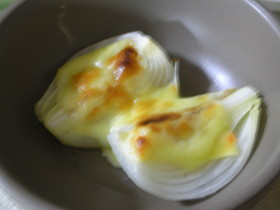 新玉ねぎのチーズ焼き