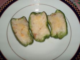 ヘルシーなピーマンの里芋詰め焼き