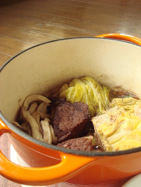 tate塩豚と丸ごと野菜の鍋ロースト