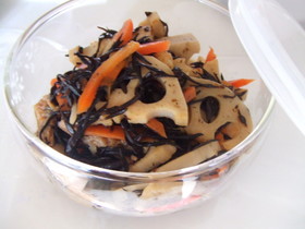 簡単!ひじきとしゃきしゃきレンコンの煮物
