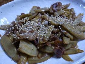 牛蒡と豚バラ肉のバター、麺つゆ炒め煮