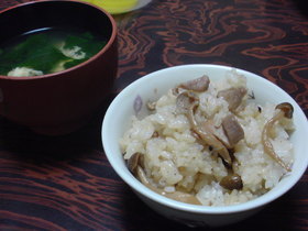 鶏としめじの混ぜご飯