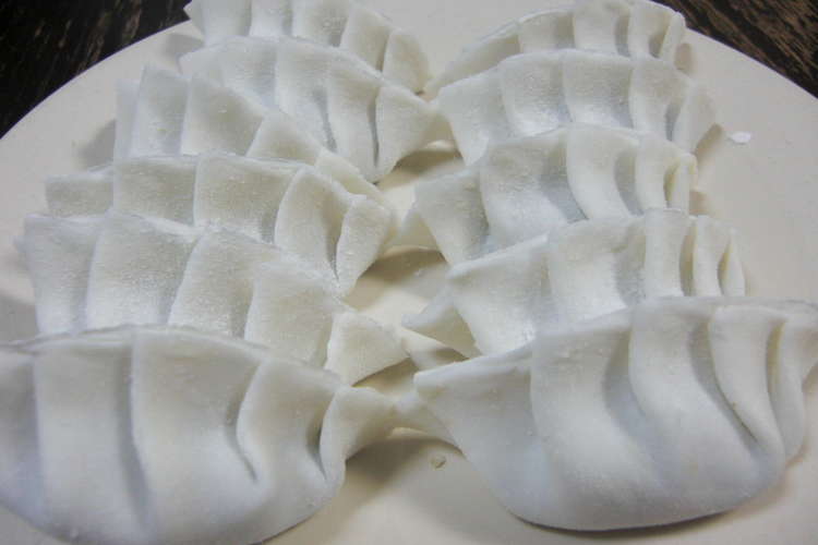 ヒダの作れる柔らか米粉の餃子の皮 レシピ 作り方 By Piyocohouse クックパッド 簡単おいしいみんなのレシピが360万品