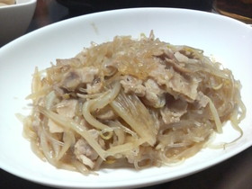 もやしと豚の麻婆春雨。