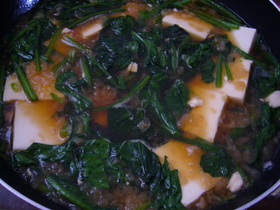 ごはんが進む!ほうれんそうと豆腐の煮込み
