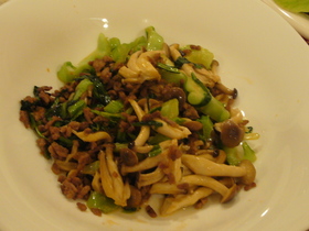 味はちょっとのマヨとケチャップ!挽肉炒め