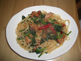 フレッシュトマトと厚切りベーコンのパスタ