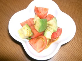 簡単♪トマト&アボカドのポンヤキ味♪