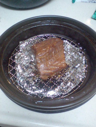 燻製鍋で作る　ツナすきみ燻製の写真