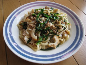 ★豚ひき肉とニラでさっぱり醤油焼きうどん