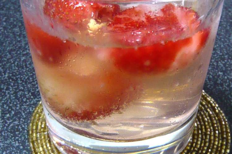 簡単 春のウォッカストロベリー レシピ 作り方 By べーべ クックパッド