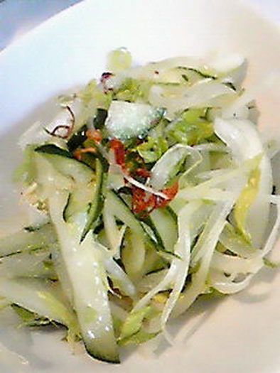 エスニックグリーンサラダの写真