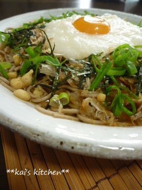 暑い日は**冷やし山かけ月見そば**