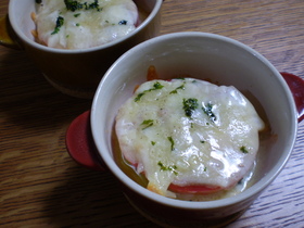 新玉葱とフレッシュトマトのチーズ焼き