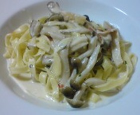 きのこのクリームソースのパスタ