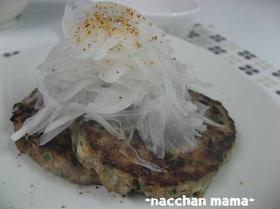 にらもやしハンバーグ☆大盛り新玉のっけ。