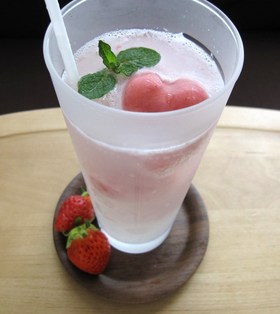 暑い夏にも♪ いちごミルクソーダ♫・*: