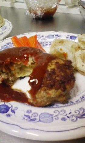 ボリューム満点!チーズ入りハンバーグ