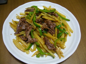ジャガイモで青椒肉絲