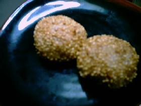 チョコレート入りゴマ団子