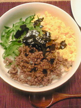 我が家ごはん☆三色ど~ん
