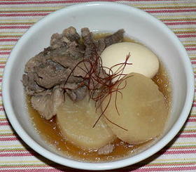 圧力鍋で、牛すじ肉と大根のおでん風煮込み