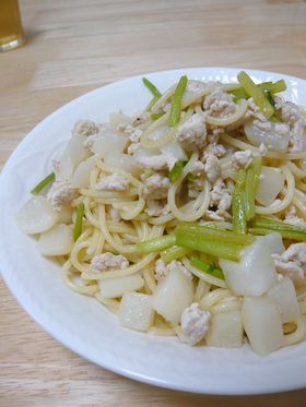 ヘルシー♪かぶと鶏挽肉のパスタ