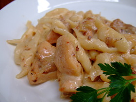玉葱と鶏肉のクリームパスタ