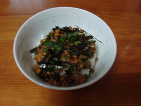 めんつゆで簡単☆納豆どんぶり。