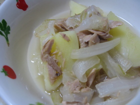 新玉ねぎと新じゃがとツナの煮物
