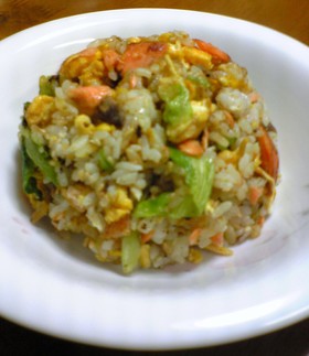 レタスと塩ジャケのチャーハン