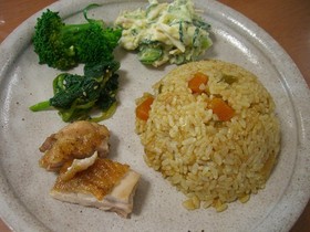 残ったカレーでチャーハンランチ