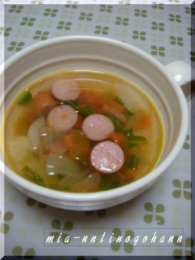 角切りトマト入りコンソメスープ