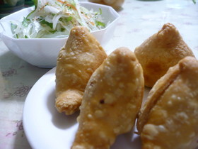 インド人が作るカレー屋さんで食べたサモサ