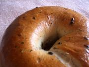 1gイーストで黒ゴマBAGELの写真