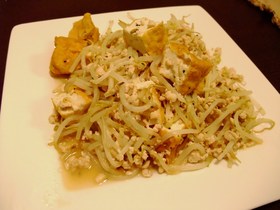 簡単&節約!厚揚げともやしのアジア風炒め