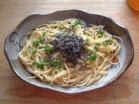 梅とにんにくのパスタ