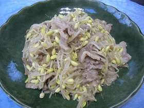 小大豆もやしと豚肉の炒め物
