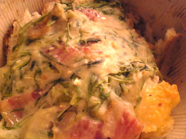 ベーコンと水菜とパンのチーズ風味グラタンの画像