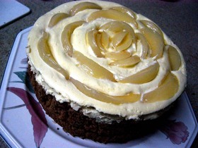 桃がいっぱいのババロアケーキ