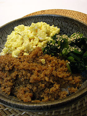 簡単♡ 基本の鶏そぼろどんぶり