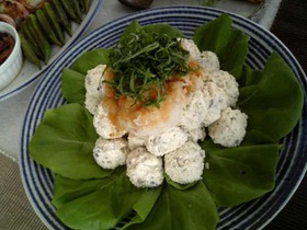 見た目もカワイイ☆お豆腐のお団子サラダ