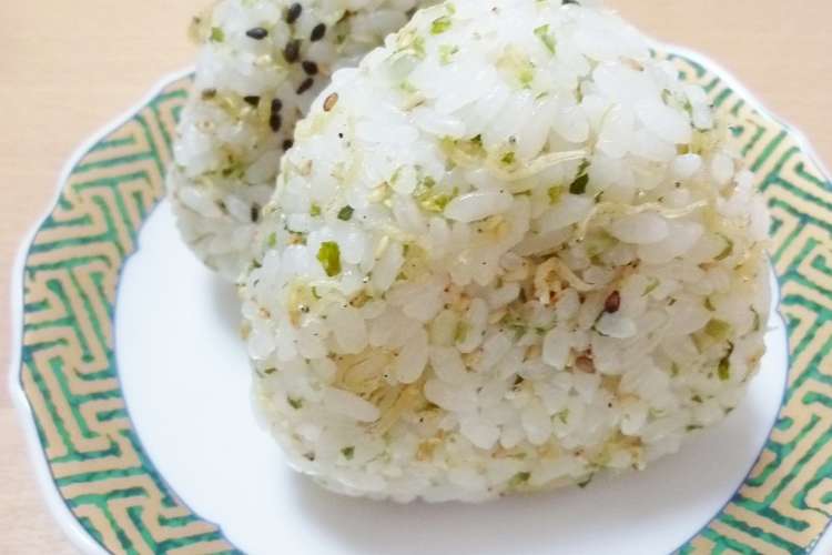 揚げじゃこと青のりのおにぎり レシピ 作り方 By えるえる２８６ クックパッド 簡単おいしいみんなのレシピが353万品