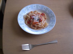 トマトとバジルの冷製パスタ