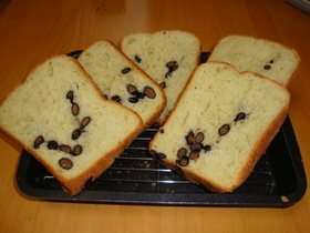 黒豆入り抹茶パンをHBで