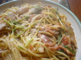 ベーコンと水菜のトマトクリームパスタ