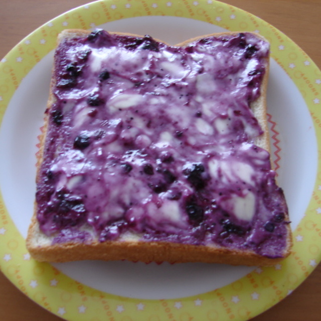 ブルーベリージャムとクリチのトースト レシピ 作り方 By 海は大きいな クックパッド 簡単おいしいみんなのレシピが370万品