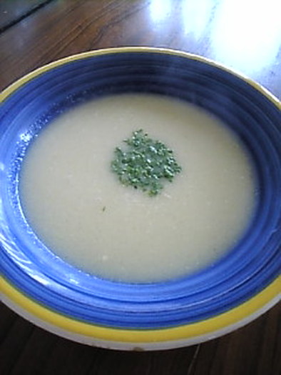 優しい味♡新玉ねぎのスープの写真