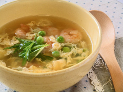 えんどう豆とえびの卵スープの写真